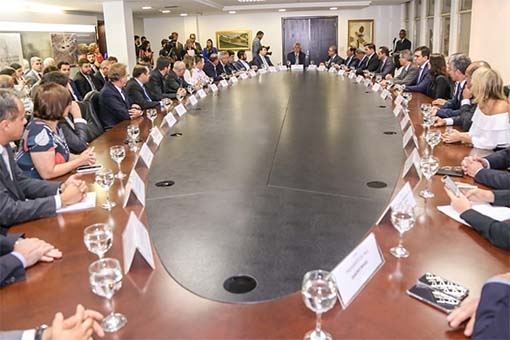 Governo de Goiás e Enel encerram crise após novos termos de contrato