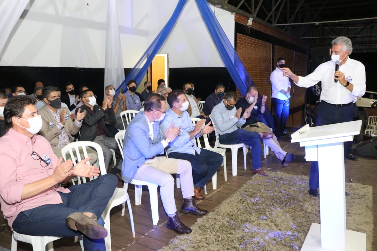 Com várias imagens, campanha de Vanderlan desmente fake news de que Caiado abandonou candidato