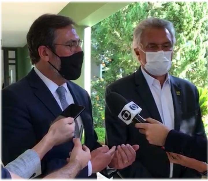 Caiado convoca Ministério Público para fiscalizar fila de vacinação