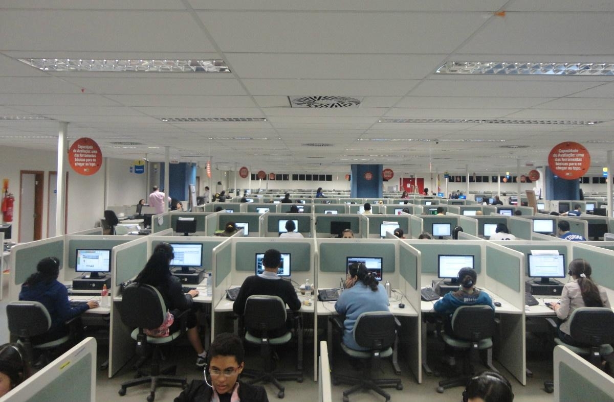 Empresa do grupo Oi oferece mais de 400 vagas de emprego para agente de atendimento em Goiânia