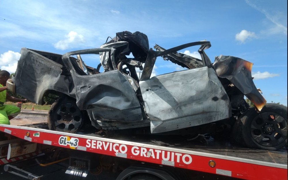 Uma pessoa morre e 10 ficam feridas em acidente na BR-050