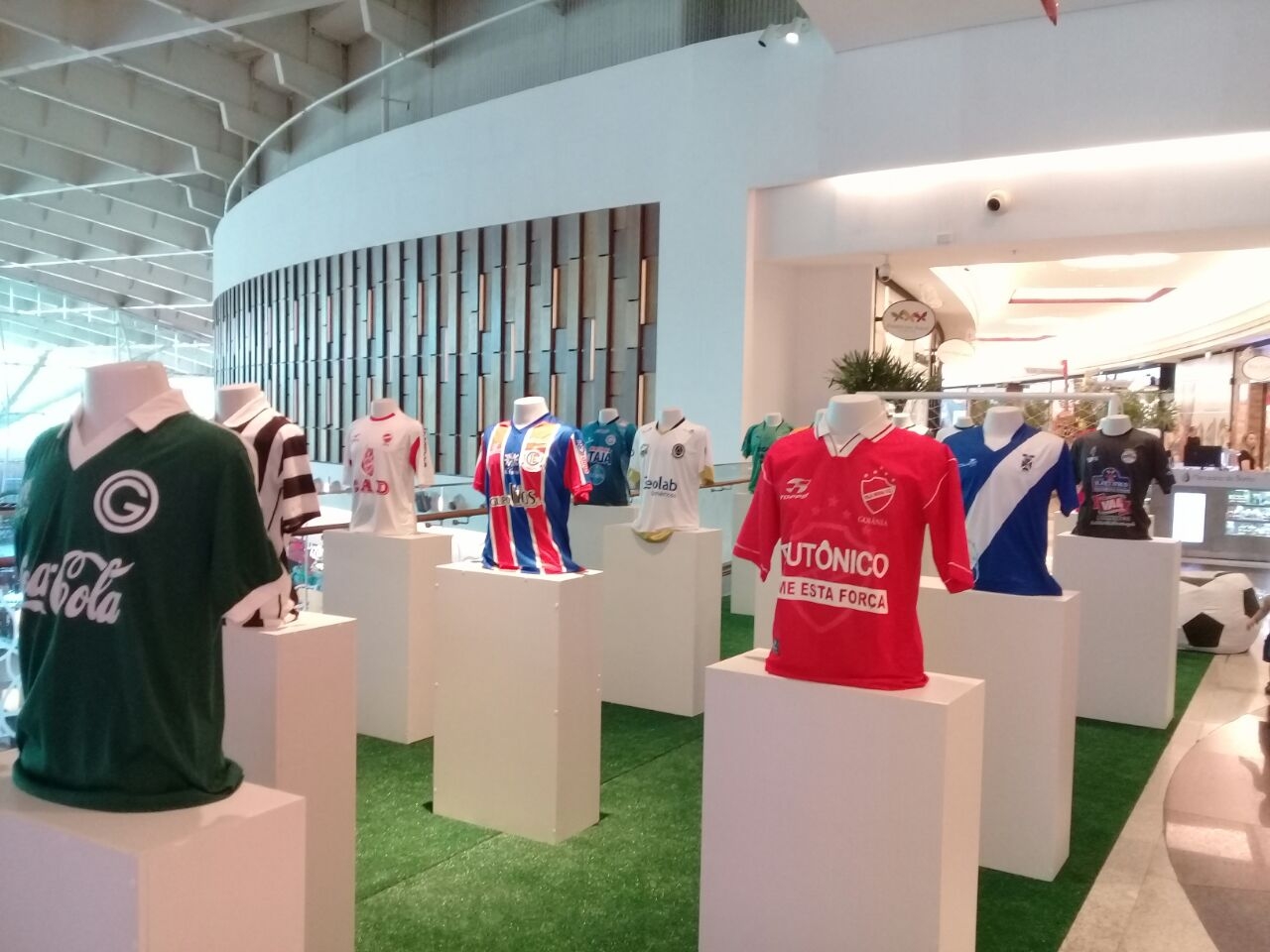 Shopping recebe exposição gratuita de Camisas do Futebol Goiano