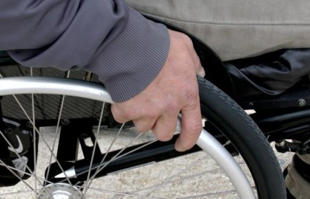 Motorista nega transporte a Welligton Camargo e empresa de app é multada