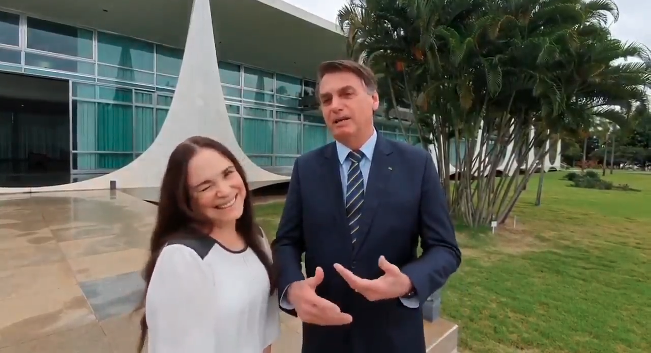Regina Duarte alega falta da família e deixa o governo