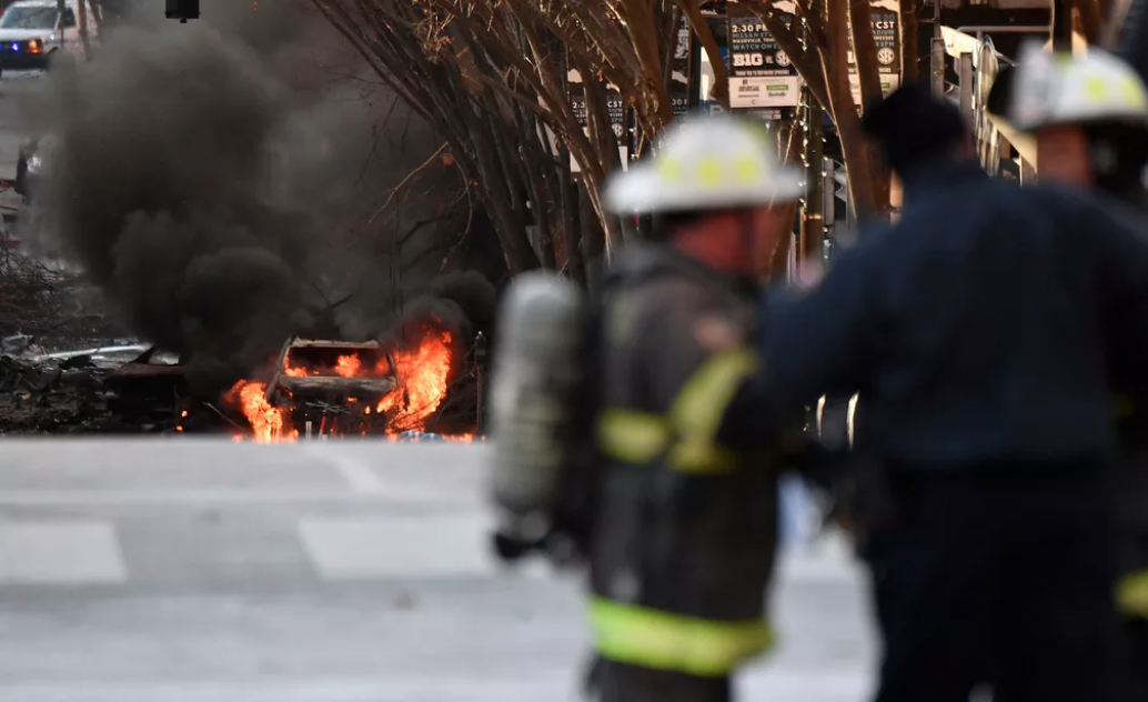 Atentado com carro bomba deixa três feridos em Nashville