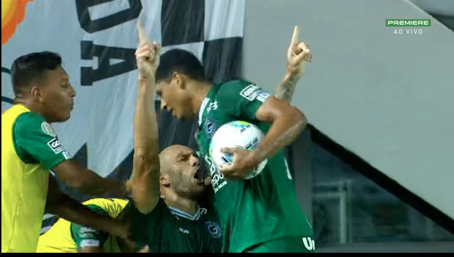 Com dois gols de Rafael Moura, Goiás vira e sonha na Série A