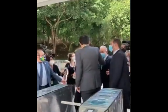 Em visita à USP, Queiroga é recebido sob gritos de 'Bolsonaro genocida'