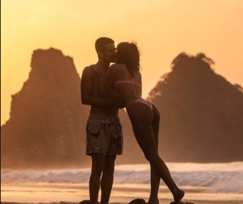 Bruna Marquezine e Enzo Celulari assumem namoro