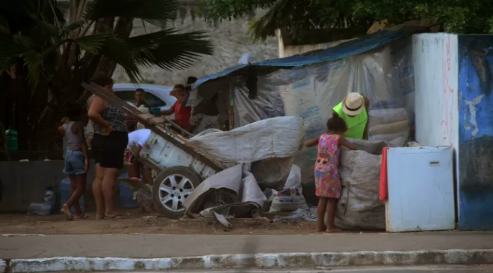 Pobreza extrema atinge 14,5 mi de famílias no Brasil