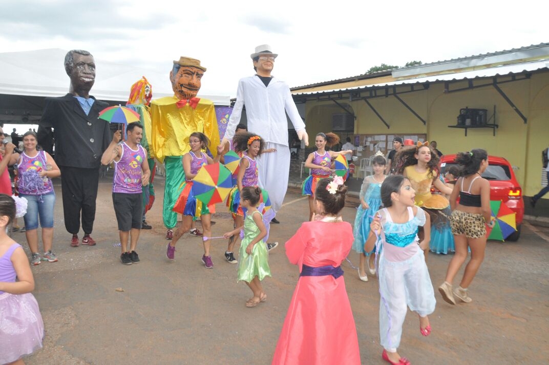 Bonecos invadem carnaval de Goiânia