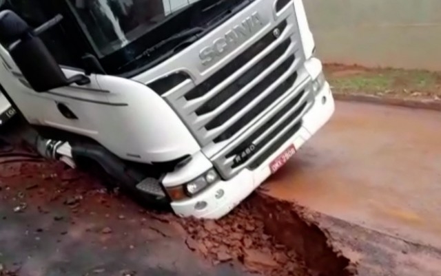 Chuva forte causa estragos em Anápolis