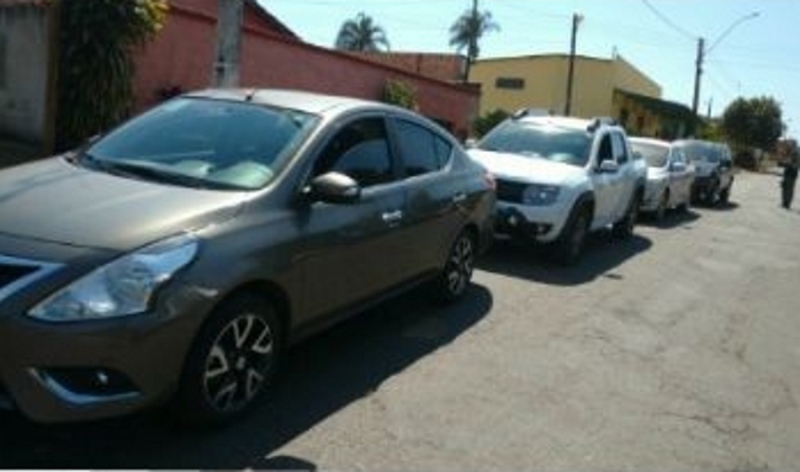 PM prende grupo suspeito de roubar carros em Senador Canedo