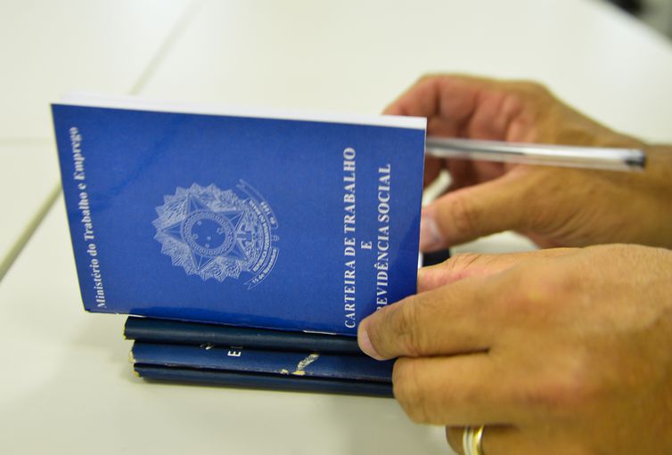 Taxa de desemprego sobe para 13,1%, diz pesquisa do IBGE