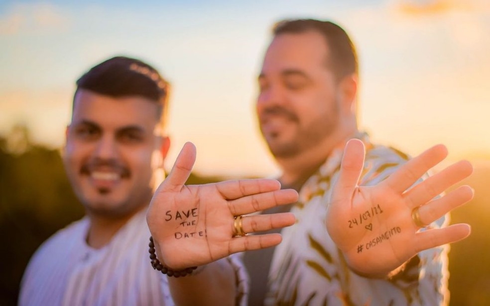 Após sofrer ameaças pela internet, casal gay tem loja furtada, em Anápolis