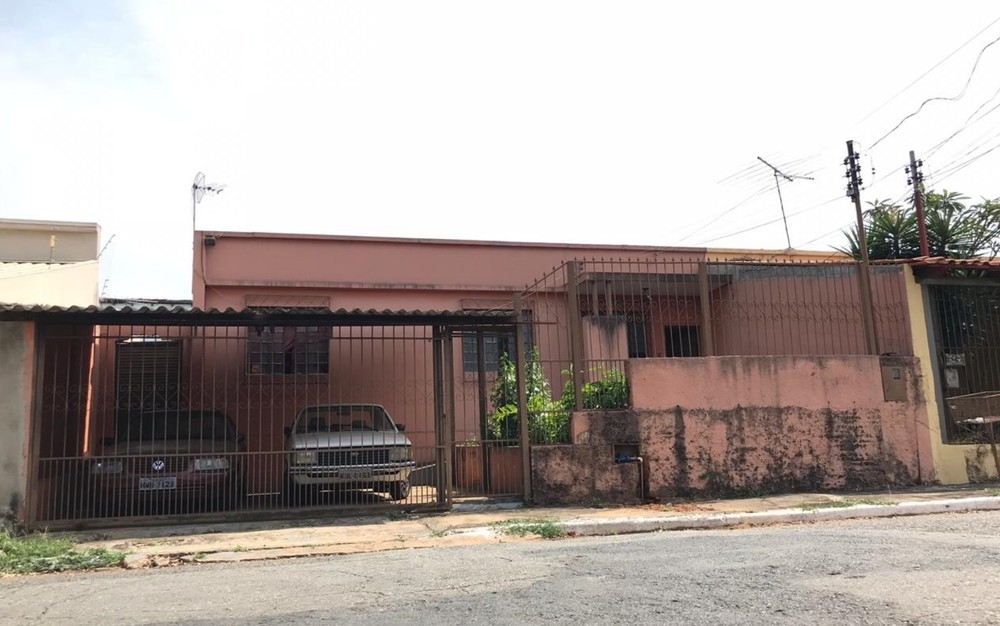 Mãe e filho são encontrados mortos dentro de casa