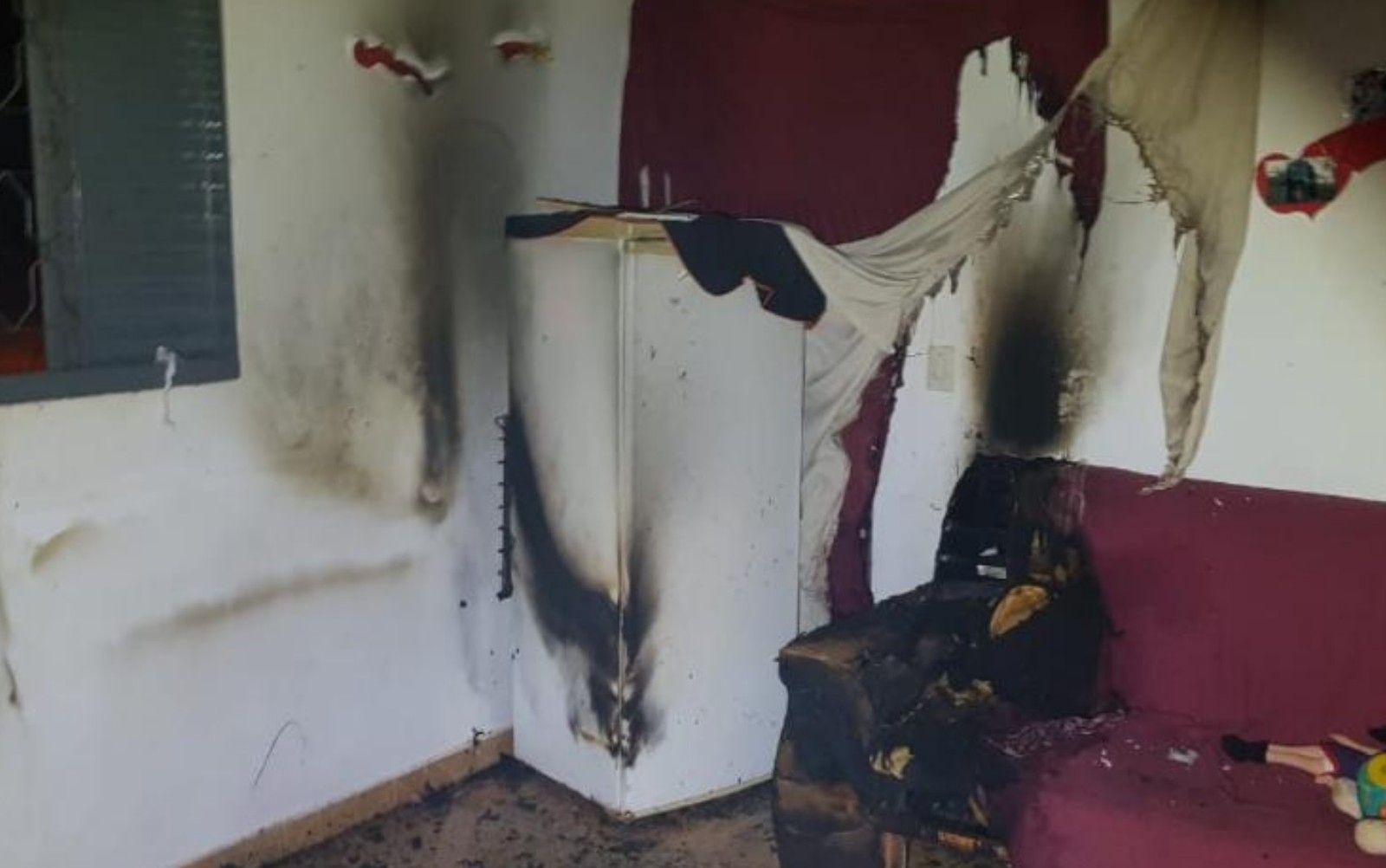 Homem suspeito de incendiar casa com mulher grávida é preso