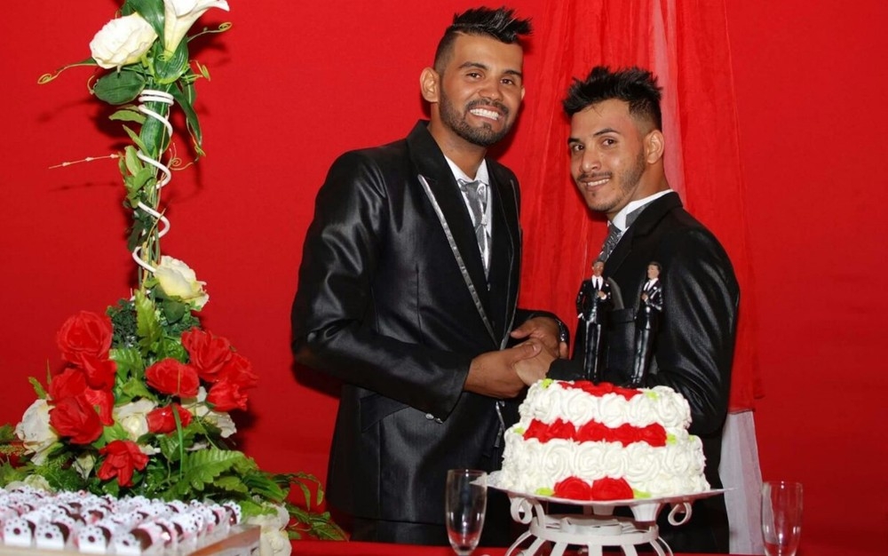 Justiça nega indenização a casal gay que alegou ter sido demitido após se casar
