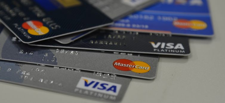 Bancos poderão acelerar redução do limite do cartão de crédito