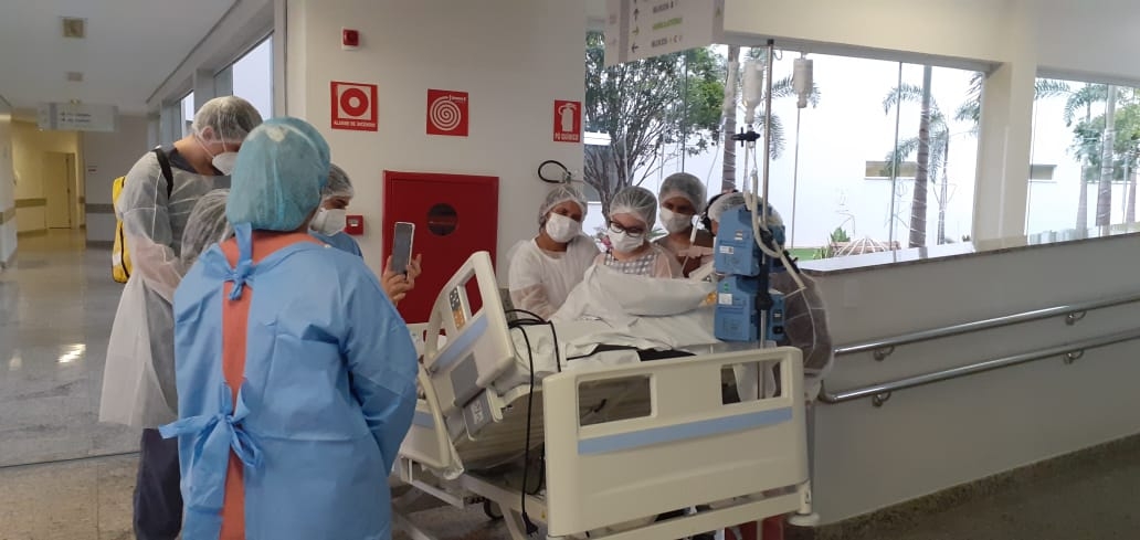 HMAP realiza desejo de paciente e proporciona encontro com família no jardim da unidade