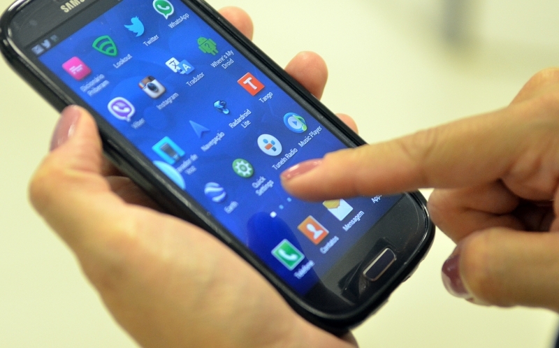 Uso excessivo de celular pode comprometer funcionalidade de neurônios, aponta pesquisa