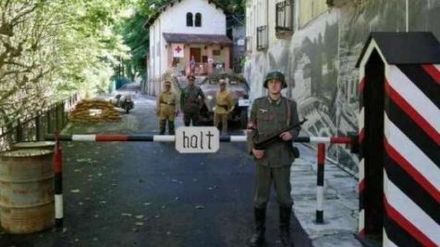 Governador italiano é criticado ao anunciar abertura de museu com guias "nazistas"