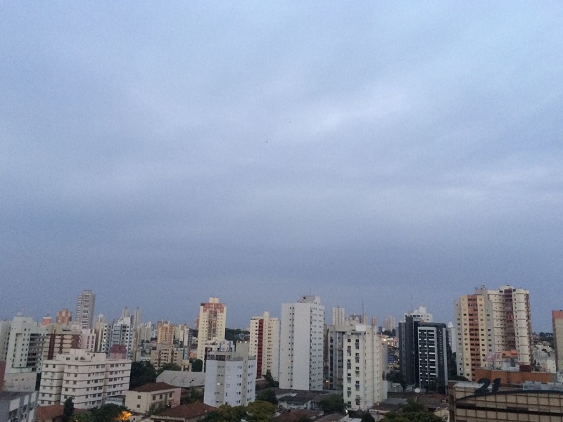 Após chuva, bombeiros registram alagamentos e estragos em Goiânia