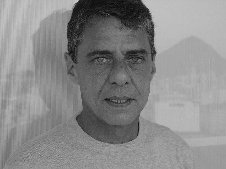 Chico Buarque vai processar críticos