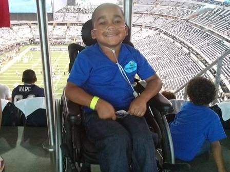 Mãe é presa por fingir doença do filho de 8 anos e fazê-lo passar por 13 cirurgias
