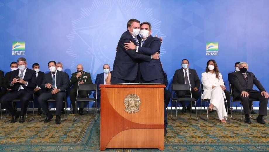 Bolsonaro e Lula são extremos e quem atrair o centro ganha eleição, diz Nogueira