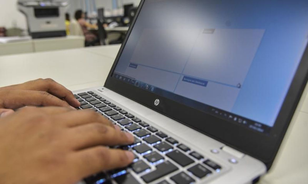 Empresas usam internet para vendas e relação com clientes