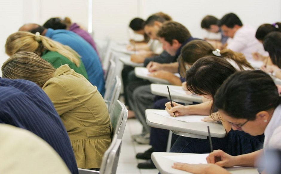 UEG divulga edital de concurso para professores de Direito e Medicina