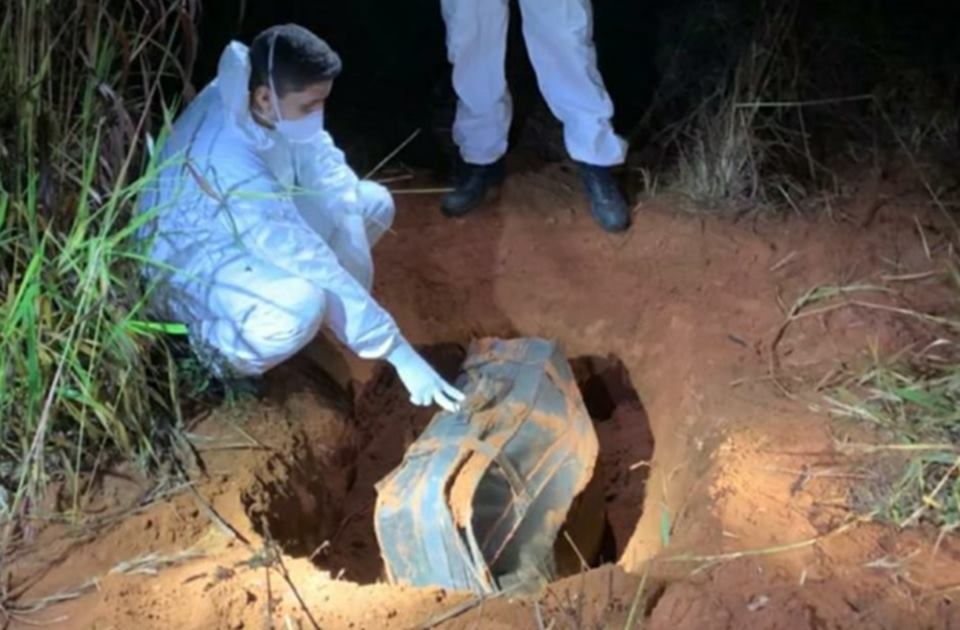 Polícia desenterra mala e encontra cadáver dentro no Itapoã