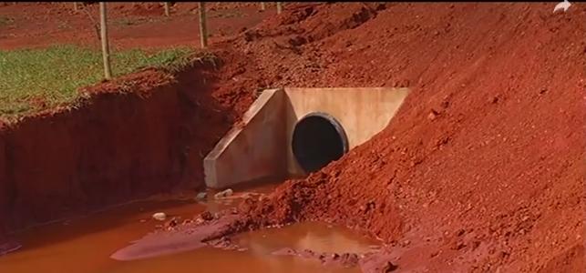 Chuva leva lama de obra da BR-050 para nascente em Campo Alegre de Goiás