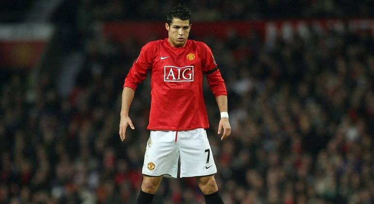 De volta após 12 anos, Cristiano Ronaldo assina contrato com o Manchester United