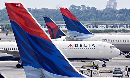 Delta Air Lines cobrará taxa de US$ 200 por mês de funcionários não vacinados