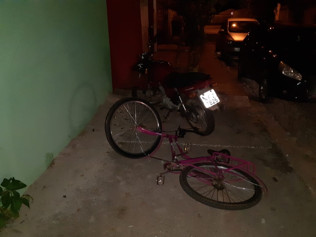 Acidente entre moto e bicicleta na Vila Concórdia