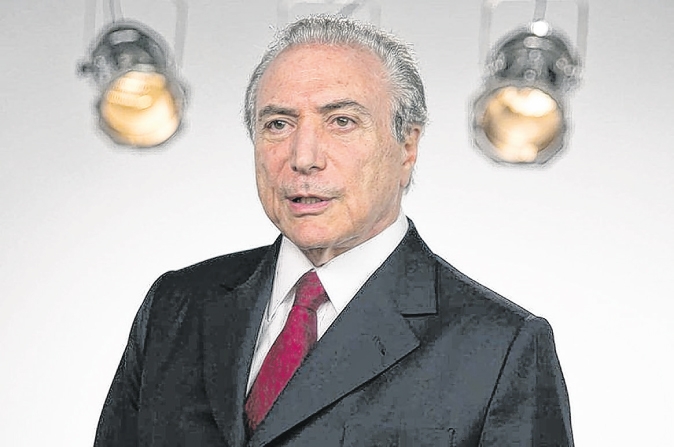 Só a política salva a economia