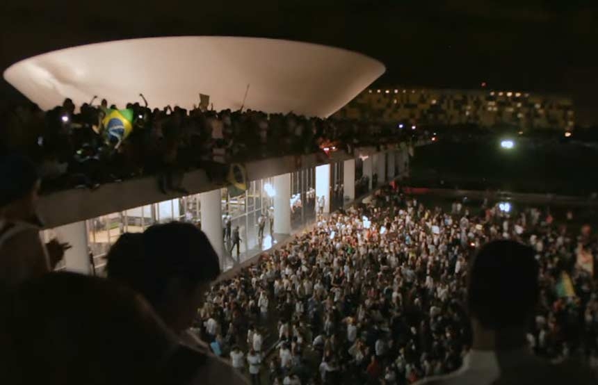 Democracia em Vertigem: O fim de uma Era