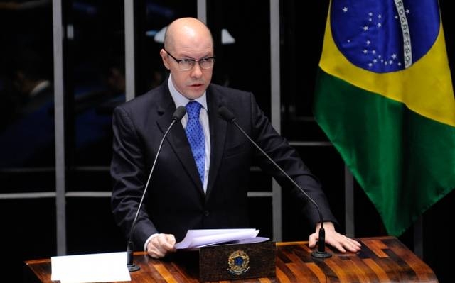 PGR pede suspensão de liminar que permite que Demóstenes concorra nas eleições