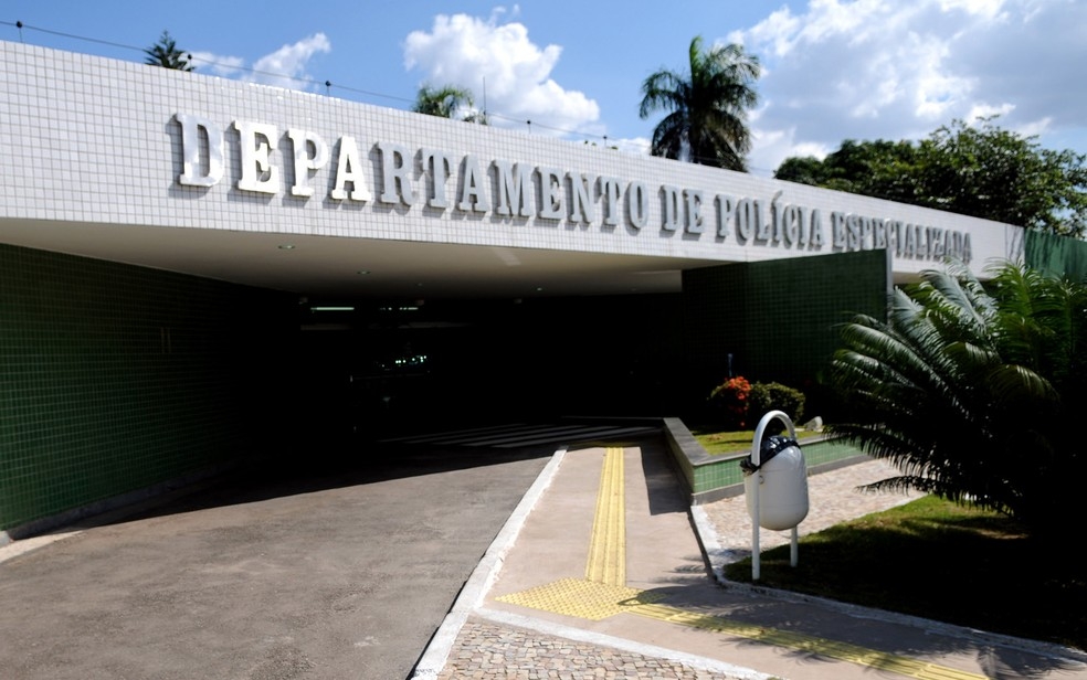 Mulher é presa após tentar impedir prisão de Renan Sena