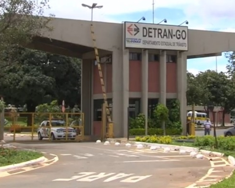 Médico suspeito de abusar de pacientes durante exames para CNH é suspenso pelo Dentran