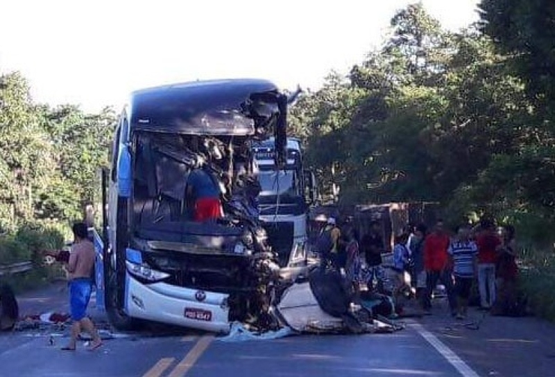 PRF afirma que motorista de carreta envolvida em acidente na BR-020 não tem CNH para caminhão