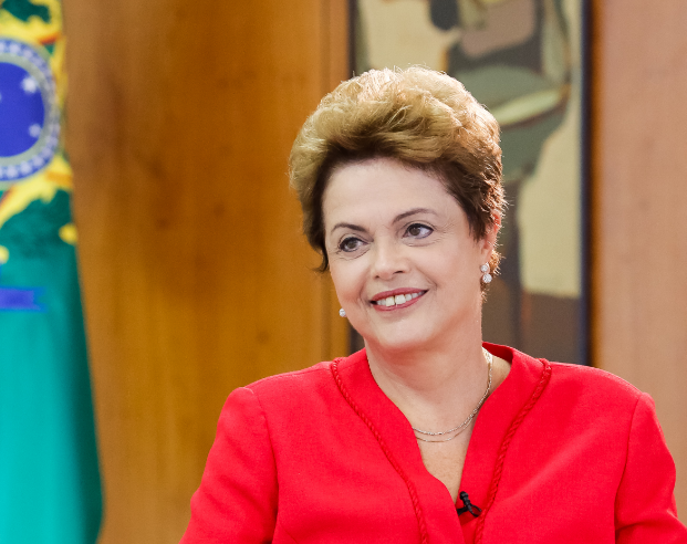 Sem Lula, Dilma lidera intenções de voto pelo PT