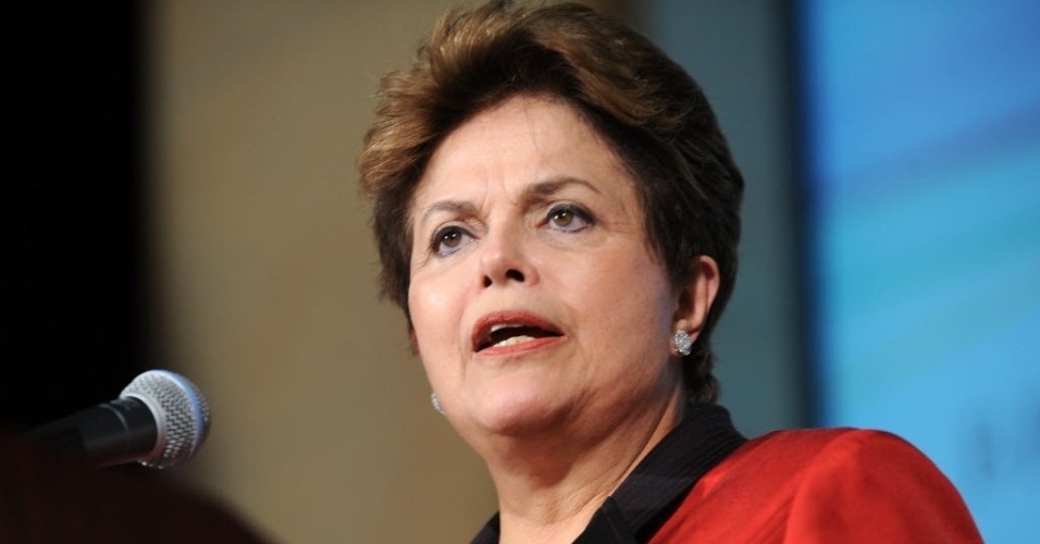 Dilma diz que errou ao fazer alianças que não devia