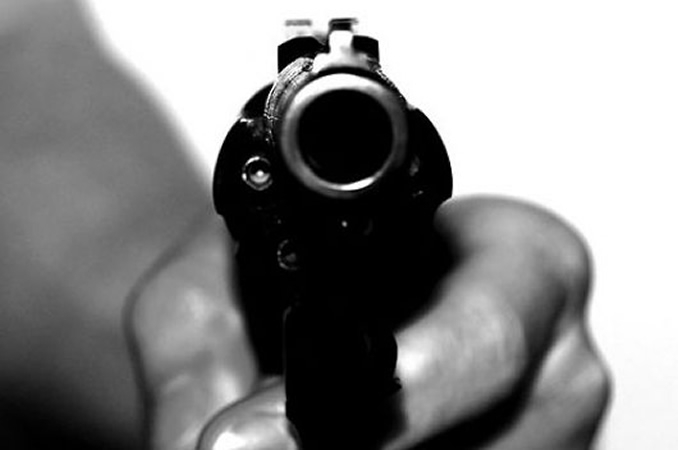 Mulher tenta matar ex-namorada que decidiu voltar para o marido