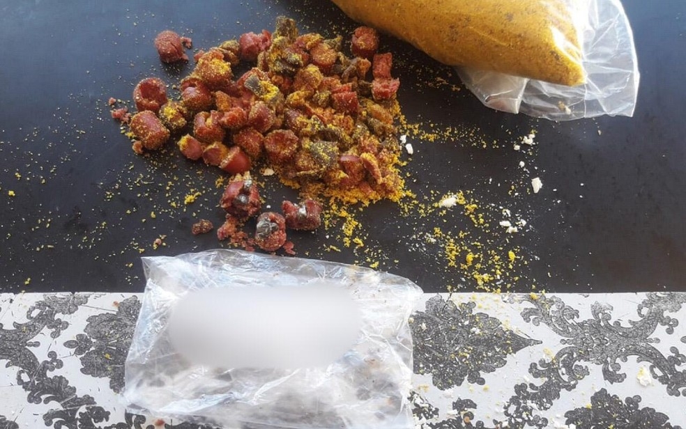 Jovem é presa ao tentar entrar com droga escondida em farofa de linguiça em presídio de Rio Verde