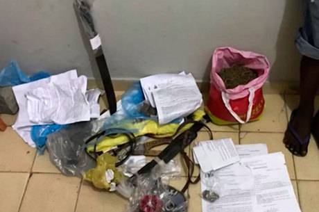 Adolescentes roubam drogas, armas e documentos de delegacia
