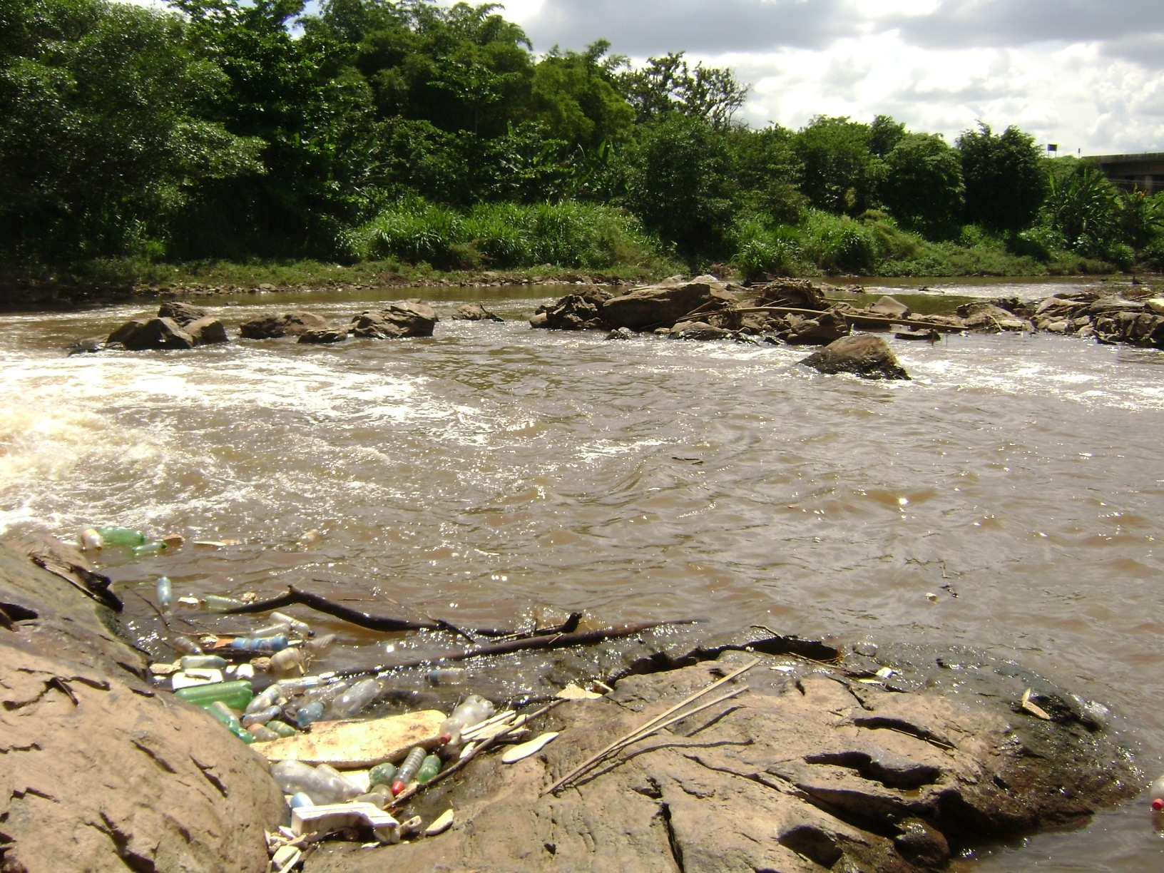 Vazão do Rio Meia Ponte se estabiliza no nível crítico 3