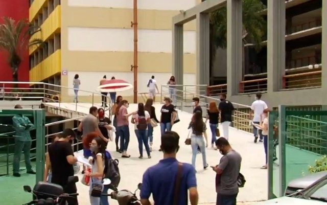 Estudantes fazem o 2º dia de provas do Enem em Goiás