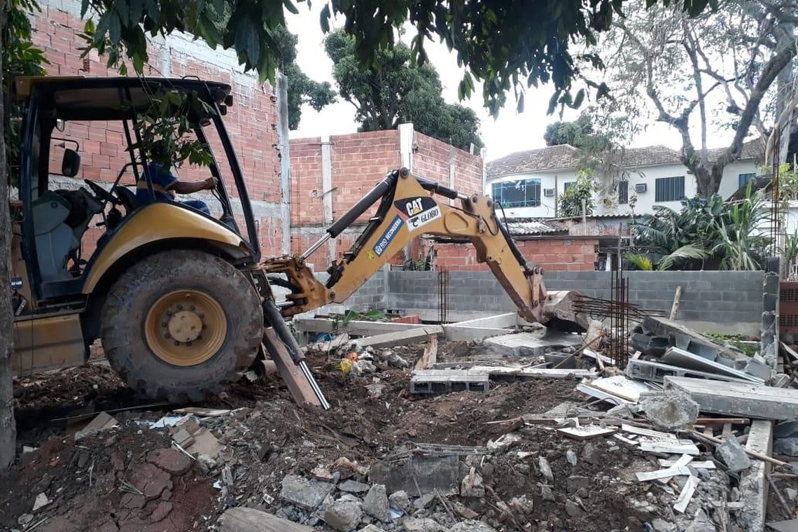 Prefeitura do Rio derruba imóveis construídos pela milícia